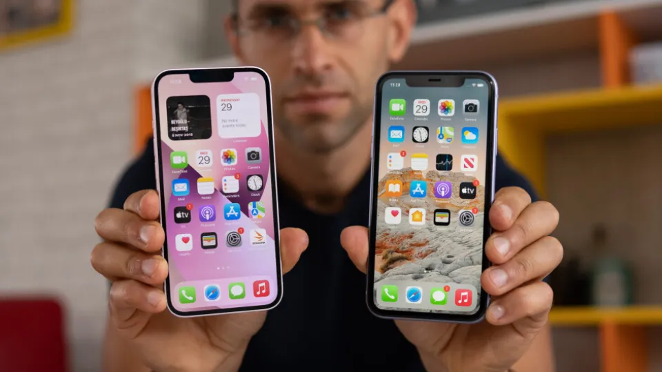 iPhone 13 vs iPhone 11: Displays Comparison