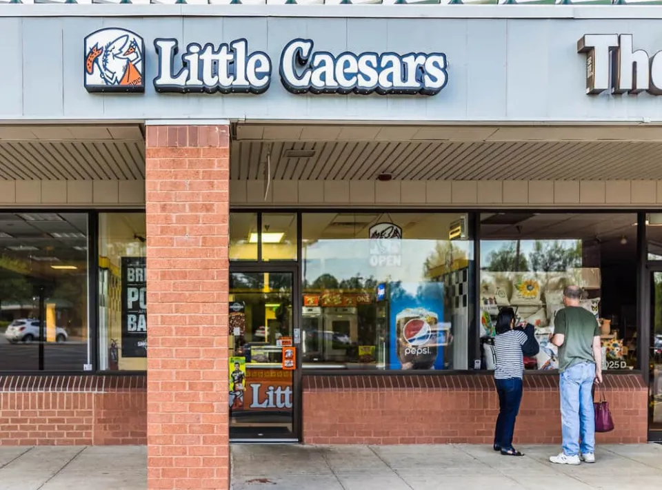 Does Little Caesars Take Apple Pay