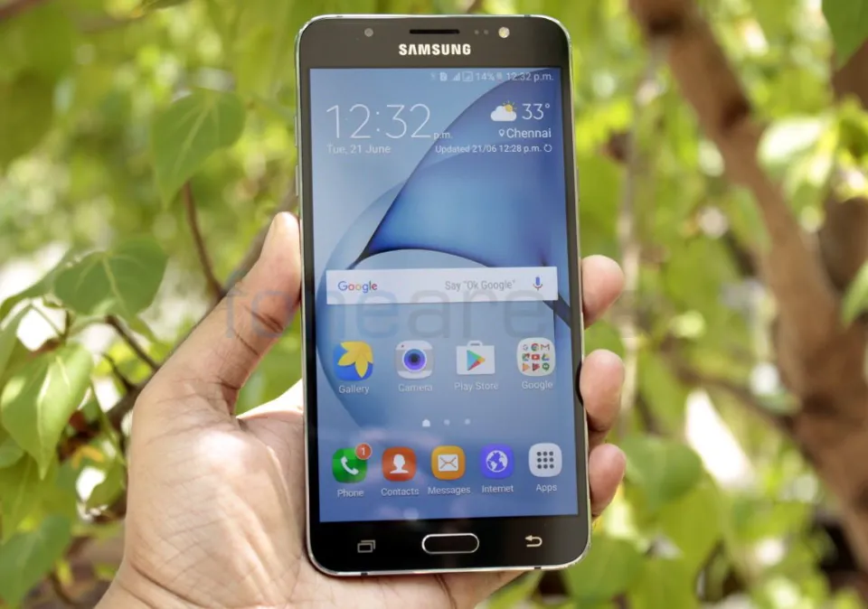 Samsung Galaxy J7 Review